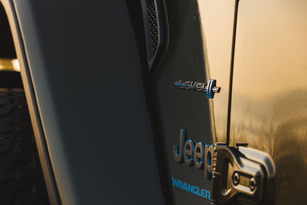 Jeep Wrangler 2024 года с комплектом экипировки AEV level II