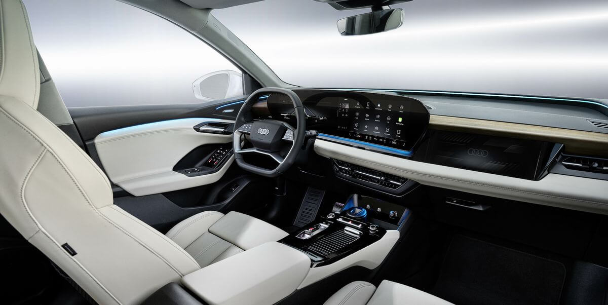 Audi Q6 e-tron 2025 года имеет экранную приборную панель и HUD дополненной реальности