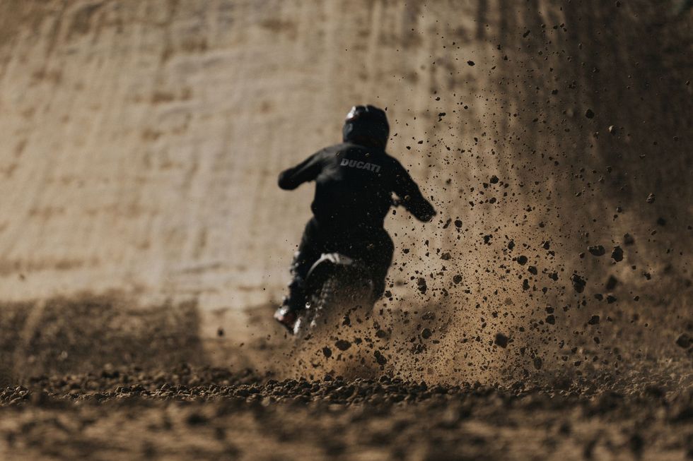 Ducati DesertX 2024 года Дукати пустыни 2024 года