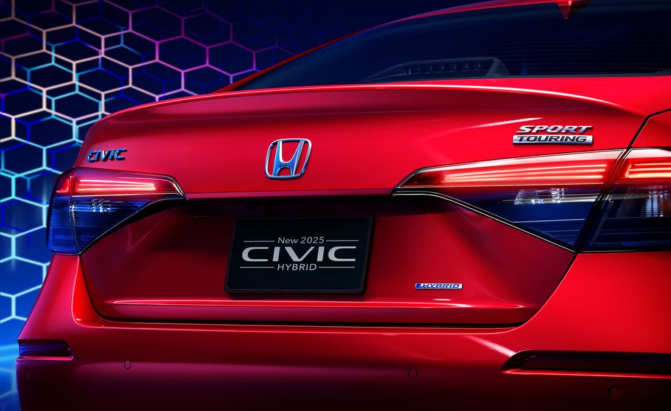 Хонда Цивик гибрид 2025 года сзади